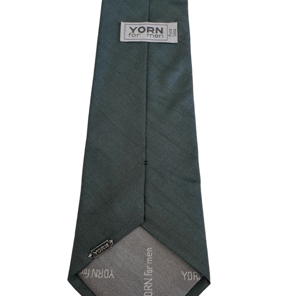 Yorn For‎ Men Tie Sage Green Silk Solid Necktie Mens Like New - Picture 4 of 4